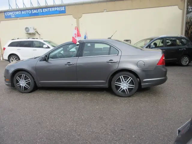 2011 Ford Fusion SE - Photo 9