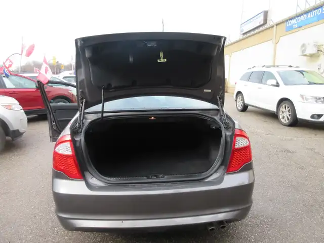 2011 Ford Fusion SE - Photo 13