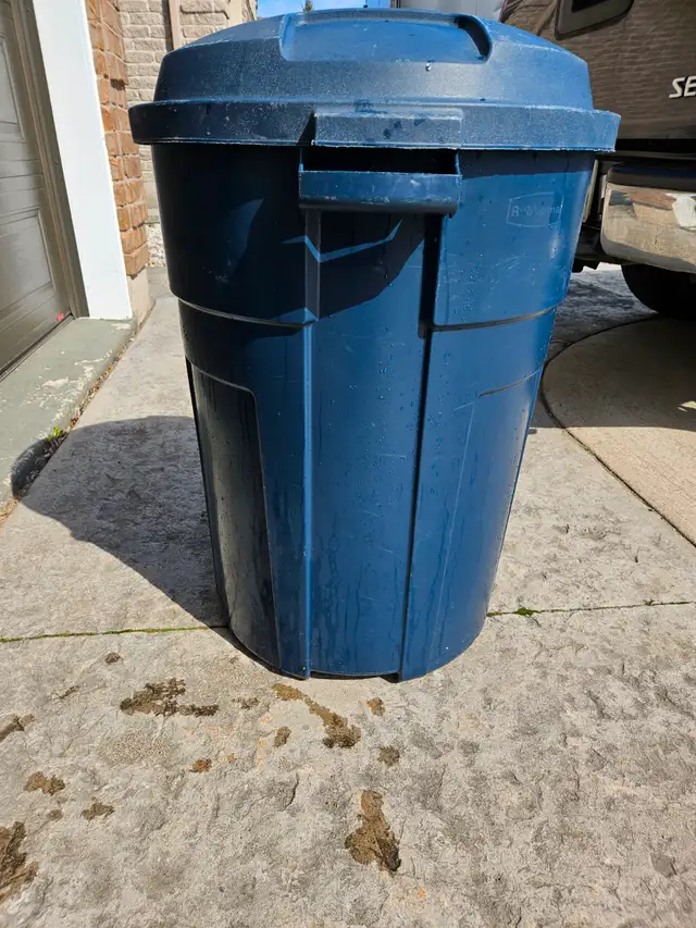 Rubbermaid garbage pail - Photo 2