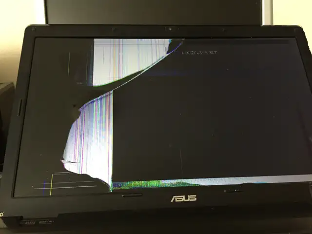 MacBook Screen Repair in North York | Cracked or Broken Display? - Photo 8