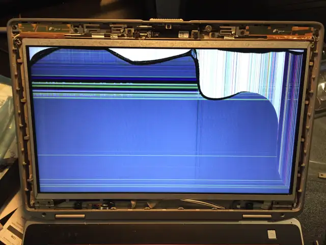 MacBook Screen Repair in North York | Cracked or Broken Display? - Photo 9