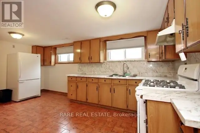 2 Bedroom Basement Apartment near Downsview Park(Keele/Sheppard) - Photo 2