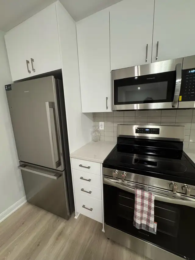 2 bedroom, 1.5 Bath Apartment Townhome: June 1st - Photo 3