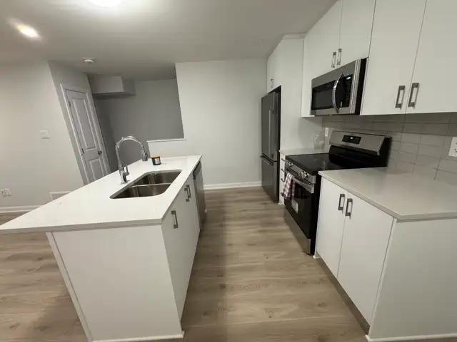 2 bedroom, 1.5 Bath Apartment Townhome: June 1st - Photo 4