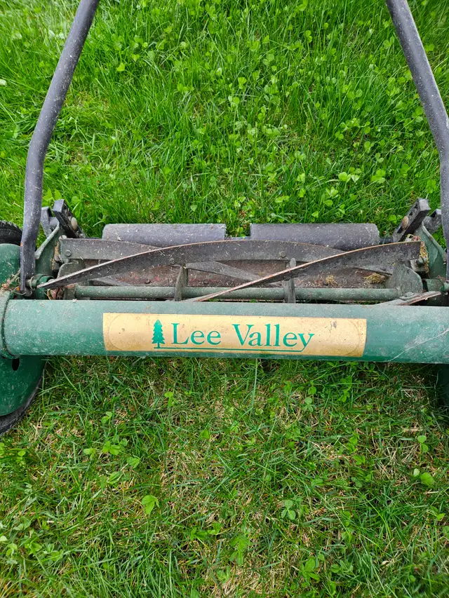 Lee Valley Pushmower - Photo 2