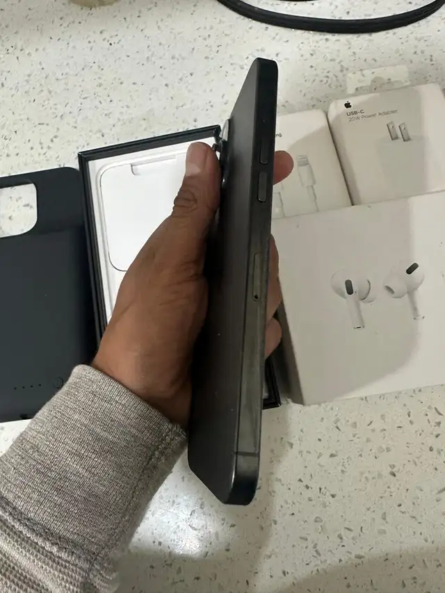 iPhone 15 pro max 256 gb New Display Airpods Pkg/Delivery - Photo 5