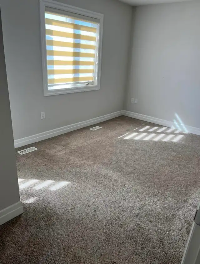 One bedroom available for rent in three bedroom townhouse