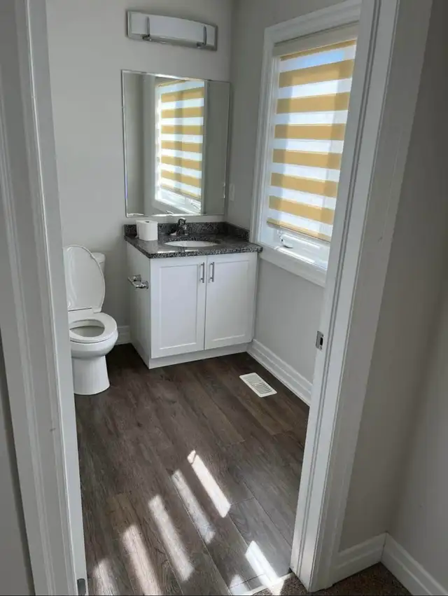 One bedroom available for rent in three bedroom townhouse - Photo 2