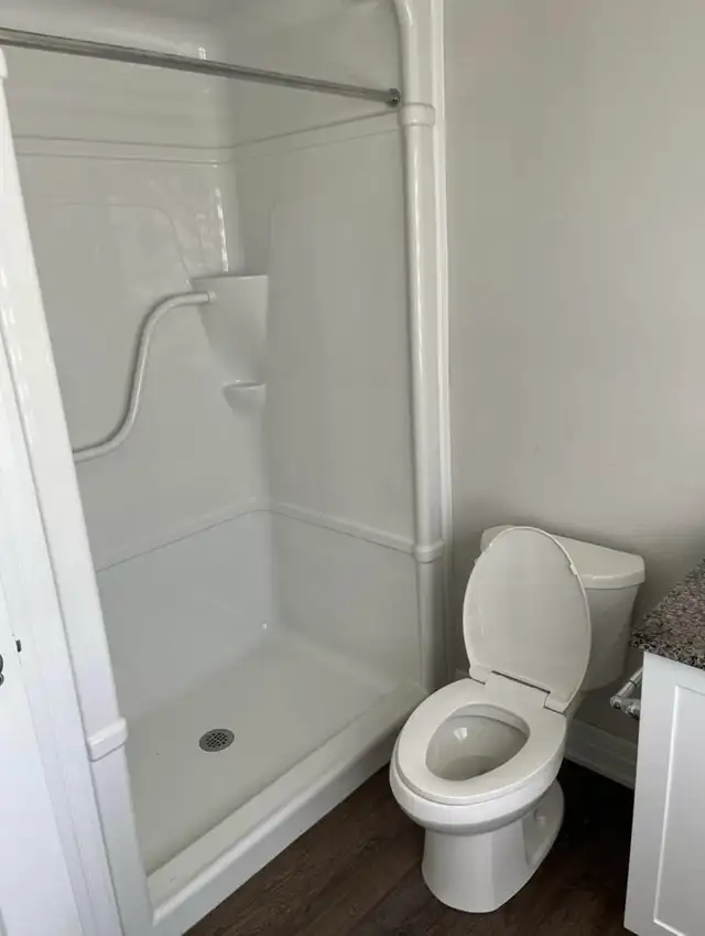 One bedroom available for rent in three bedroom townhouse - Photo 3