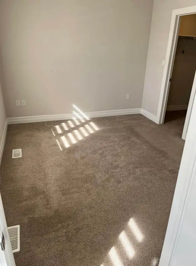 One bedroom available for rent in three bedroom townhouse - Photo 4