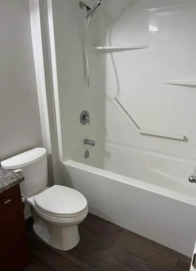 One bedroom available for rent in three bedroom townhouse - Photo 6