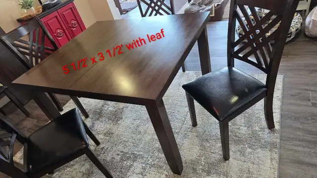 Dining room set with 6 chairs and a leaf - Photo 2
