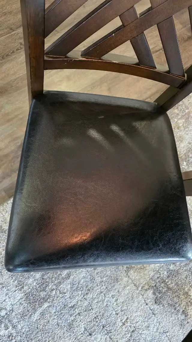 Dining room set with 6 chairs and a leaf - Photo 7