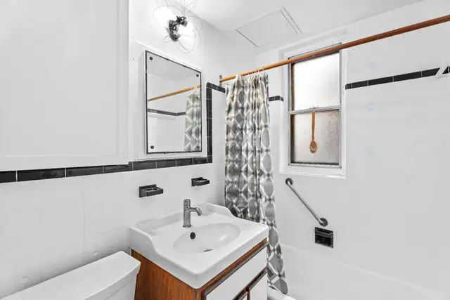 CONDO  4 ½ AVEC VUE PANORAMIQUE IMPRENABLE SUR LE MONT ROYAL - Photo 2