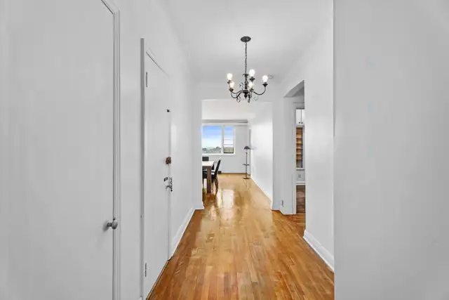 CONDO  4 ½ AVEC VUE PANORAMIQUE IMPRENABLE SUR LE MONT ROYAL - Photo 3