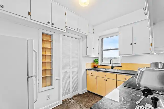 CONDO  4 ½ AVEC VUE PANORAMIQUE IMPRENABLE SUR LE MONT ROYAL - Photo 5