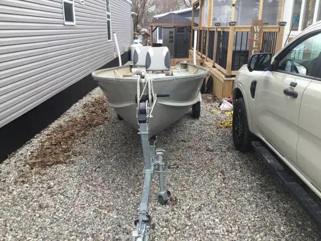14ft aluminum boat with motor - Photo 6