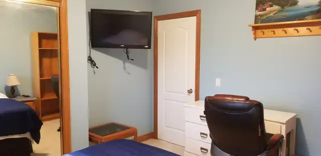 ️ Furnished Room with Mountain Views – Tuscany, NW Calgary - Photo 8