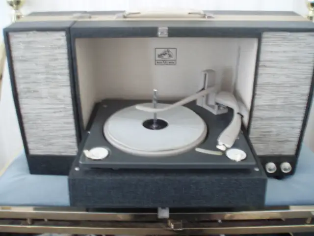 VINTAGE 1950'S RCA RECORD PLAYER - TURNTABLE - Photo 2