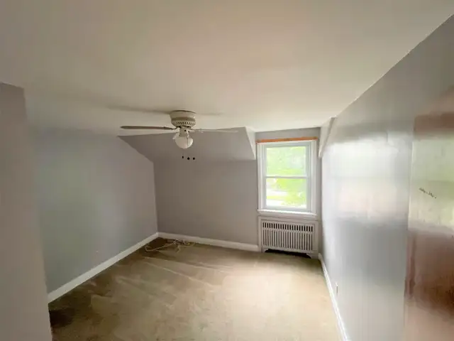 PORT COLBORNE – Quiet 2 Bedroom   Den Apartment Upper - Photo 5