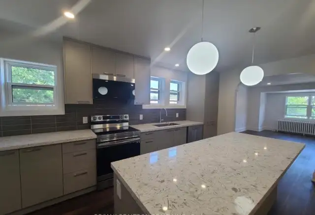 2 Bdrm Eglinton and Avenue - Photo 2