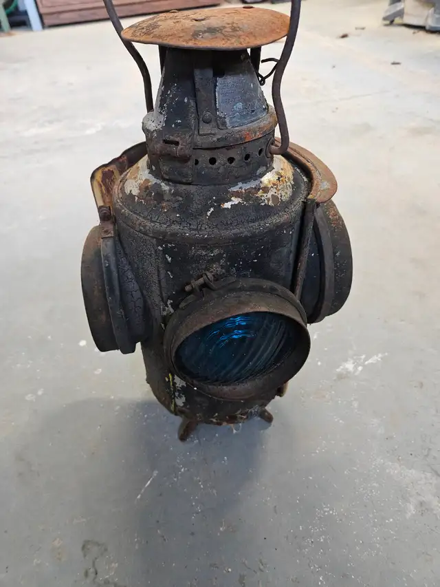 Old railway lantern - Photo 3