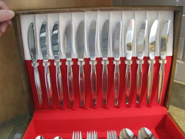 Coutellerie pour 12 couverts - Photo 3