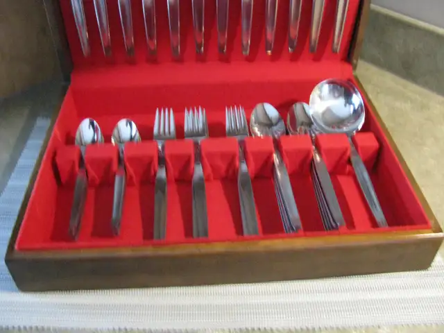 Coutellerie pour 12 couverts - Photo 4