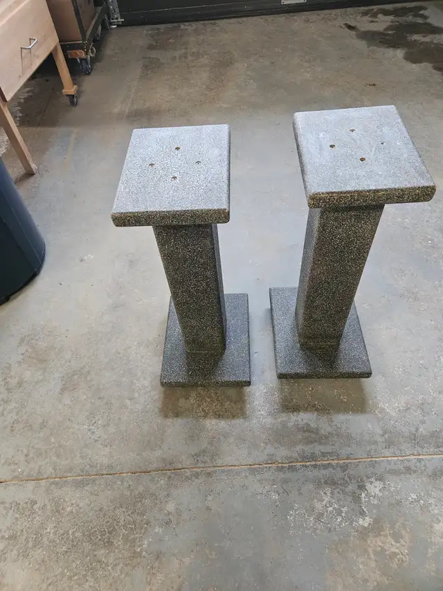 Speaker Stands - Photo 2