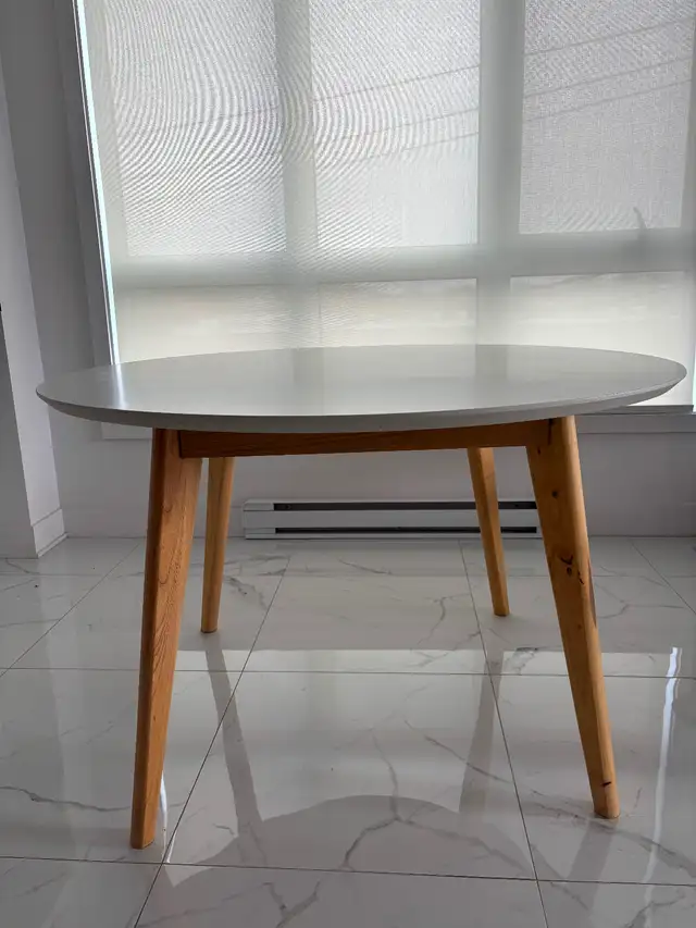 Table salle à manger/ dinner table