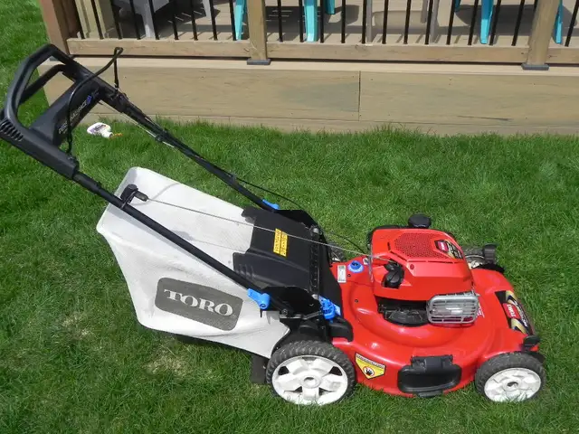 TORO Recycler 22 inch Gas Self Propelled, Personal Pace Mower - Photo 8
