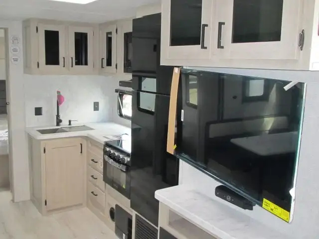 2026 EAST TO WEST DELLA TERRA 261RB-GREAT COUPLES LAYOUT! - Photo 14