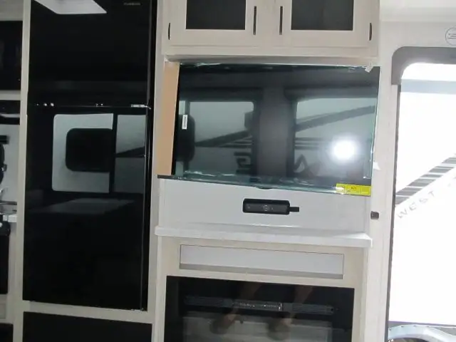 2026 EAST TO WEST DELLA TERRA 261RB-GREAT COUPLES LAYOUT! - Photo 17