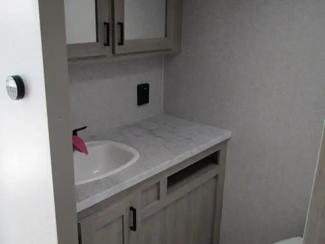 2026 EAST TO WEST DELLA TERRA 261RB-GREAT COUPLES LAYOUT! - Photo 25