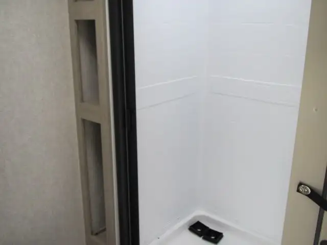 2026 EAST TO WEST DELLA TERRA 261RB-GREAT COUPLES LAYOUT! - Photo 26