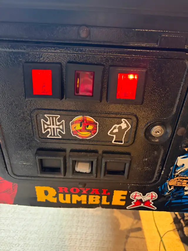 Data East Pinball Machine. Royal Rumble - Photo 5