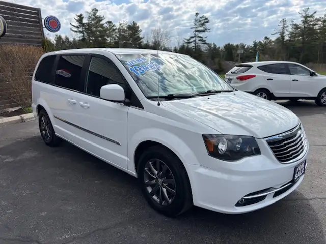 2015 CHRYSLER TOWN & COUNTRY S  FULLY LOADED  7 PASSENGERS