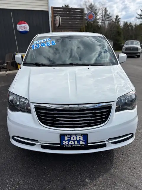 2015 CHRYSLER TOWN & COUNTRY S  FULLY LOADED  7 PASSENGERS - Photo 2