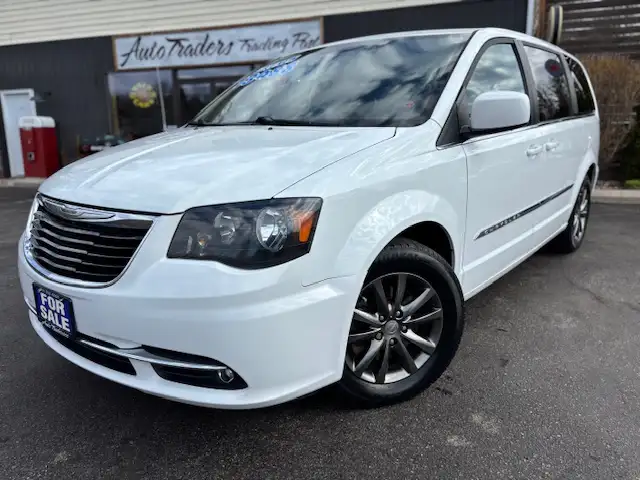 2015 CHRYSLER TOWN & COUNTRY S  FULLY LOADED  7 PASSENGERS - Photo 3