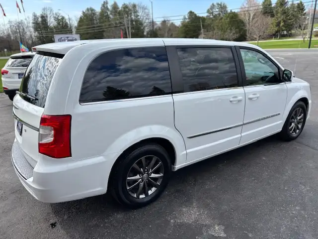 2015 CHRYSLER TOWN & COUNTRY S  FULLY LOADED  7 PASSENGERS - Photo 7