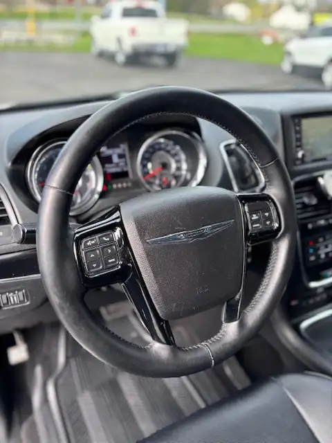 2015 CHRYSLER TOWN & COUNTRY S  FULLY LOADED  7 PASSENGERS - Photo 8