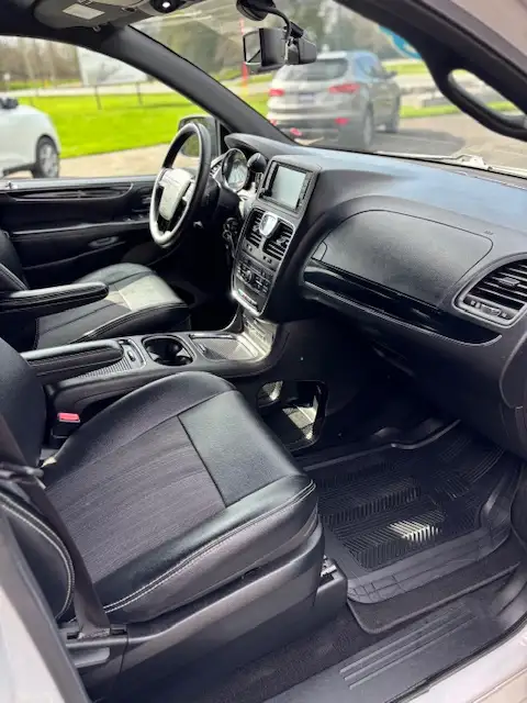 2015 CHRYSLER TOWN & COUNTRY S  FULLY LOADED  7 PASSENGERS - Photo 9