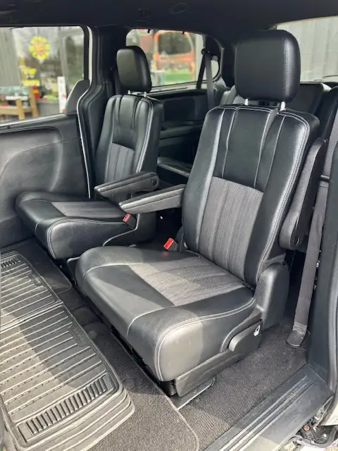 2015 CHRYSLER TOWN & COUNTRY S  FULLY LOADED  7 PASSENGERS - Photo 11