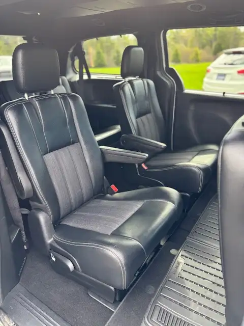 2015 CHRYSLER TOWN & COUNTRY S  FULLY LOADED  7 PASSENGERS - Photo 12