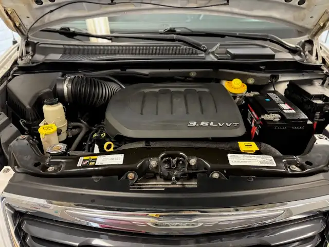 2015 CHRYSLER TOWN & COUNTRY S  FULLY LOADED  7 PASSENGERS - Photo 15