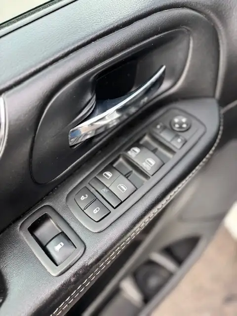 2015 CHRYSLER TOWN & COUNTRY S  FULLY LOADED  7 PASSENGERS - Photo 16