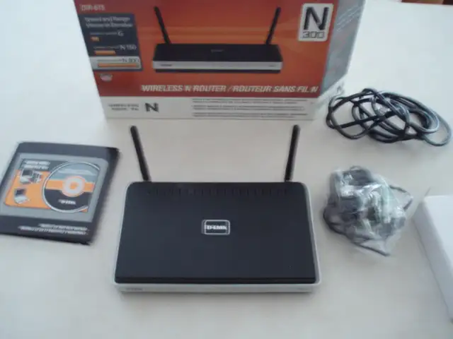 WIRELESS ROUTER - D- LINK N300 - LIKE NEW - Photo 2