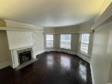 WELLAND Charming & Spacious 2 Bed Apartment Main Floor