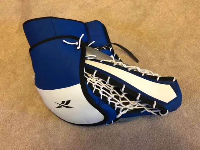 Like NEW Reebok Street Hockey Goalie Catcher and Blocker SR Left - Photo 3