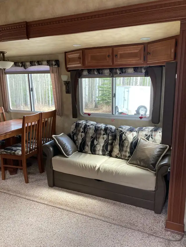 2014 Arctic Fox 29.5K - Photo 3